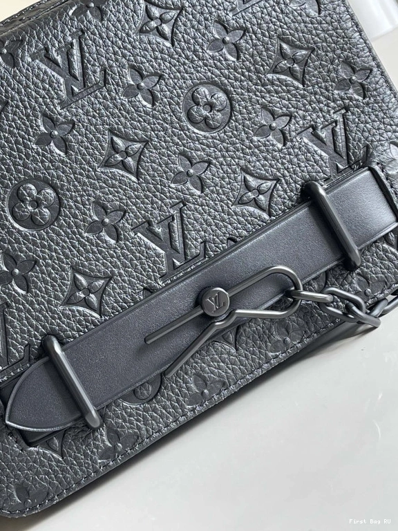 First bag ru Steamer LOUIS VUITTON Messenger 0821